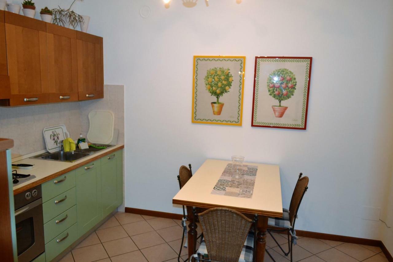 Ferienwohnung Anna Torri Torri Del Benaco Exterior foto