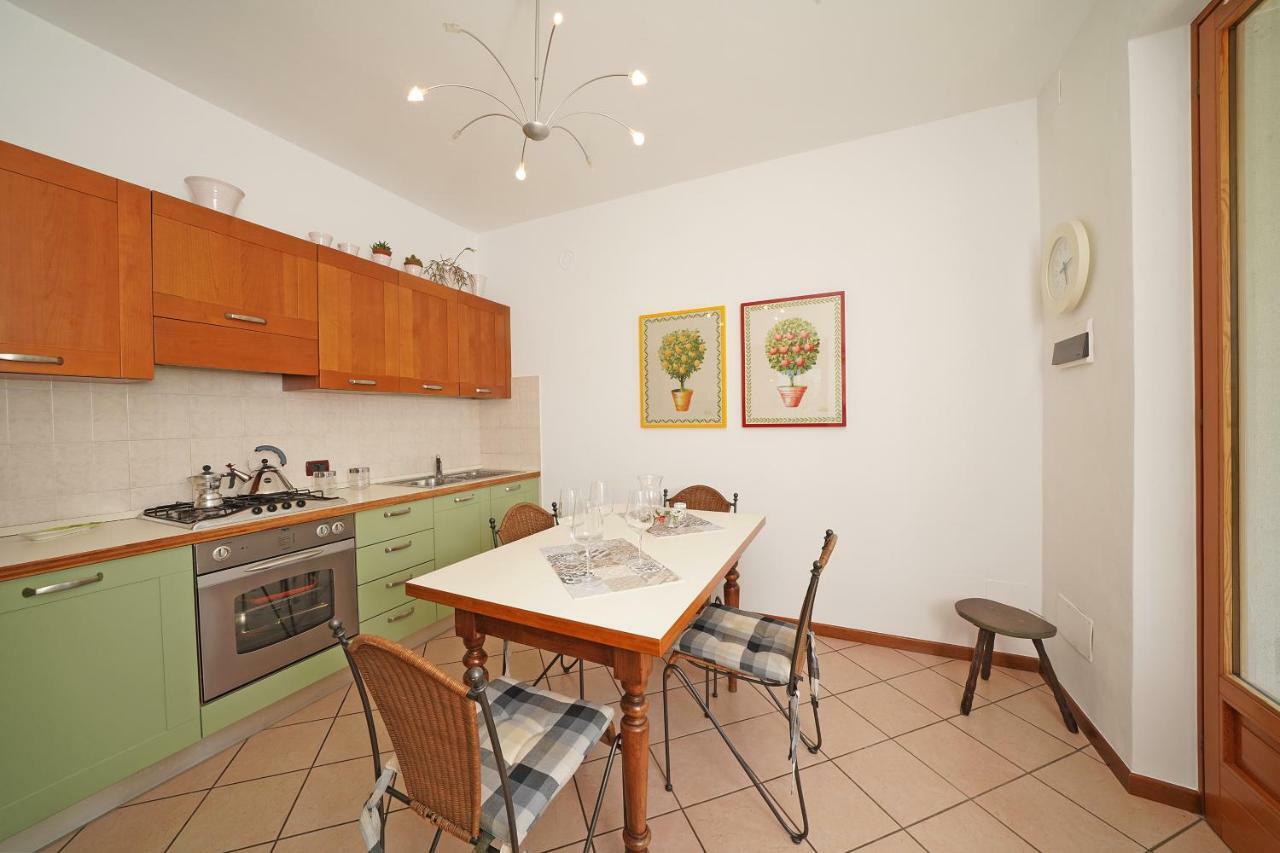 Ferienwohnung Anna Torri Torri Del Benaco Exterior foto